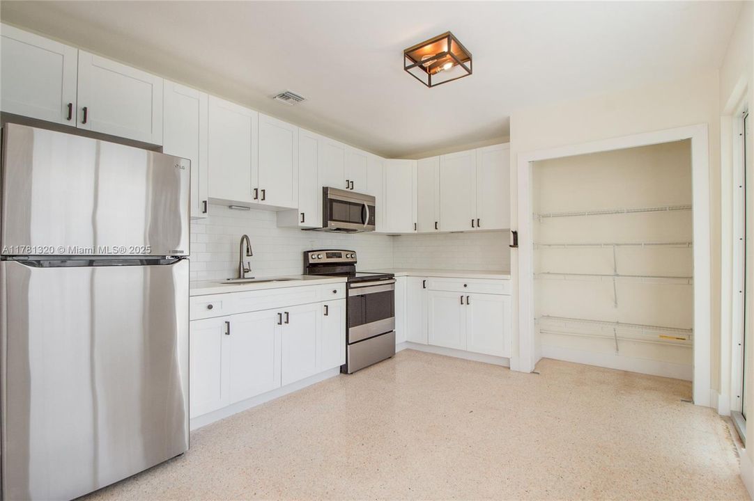 Recently Sold: $1,099,000 (0 beds, 0 baths, 1560 Square Feet)