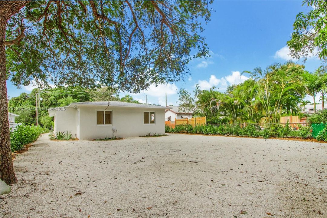 Recently Sold: $1,099,000 (0 beds, 0 baths, 1560 Square Feet)