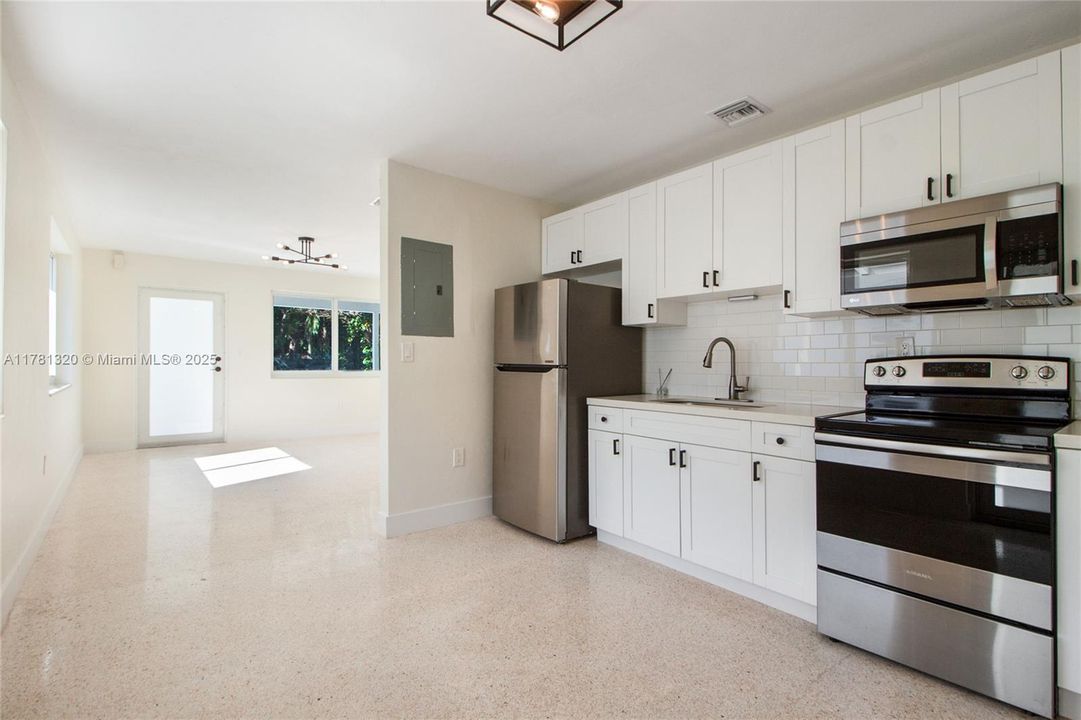 Recently Sold: $1,099,000 (0 beds, 0 baths, 1560 Square Feet)