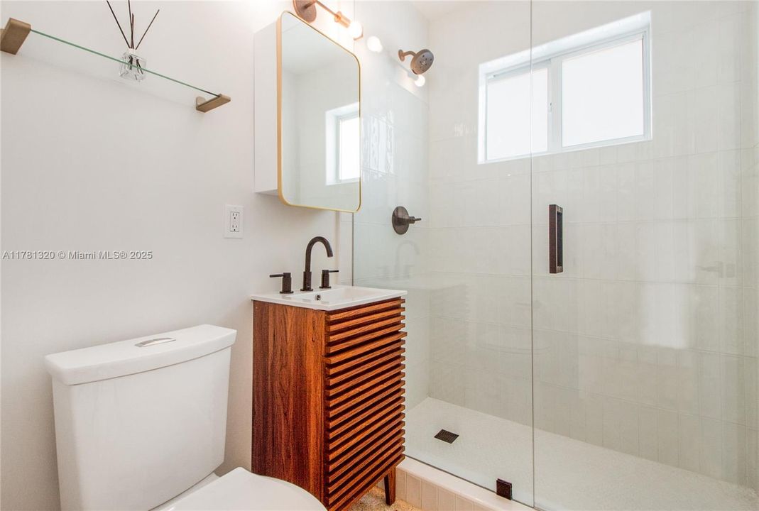 Recently Sold: $1,099,000 (0 beds, 0 baths, 1560 Square Feet)