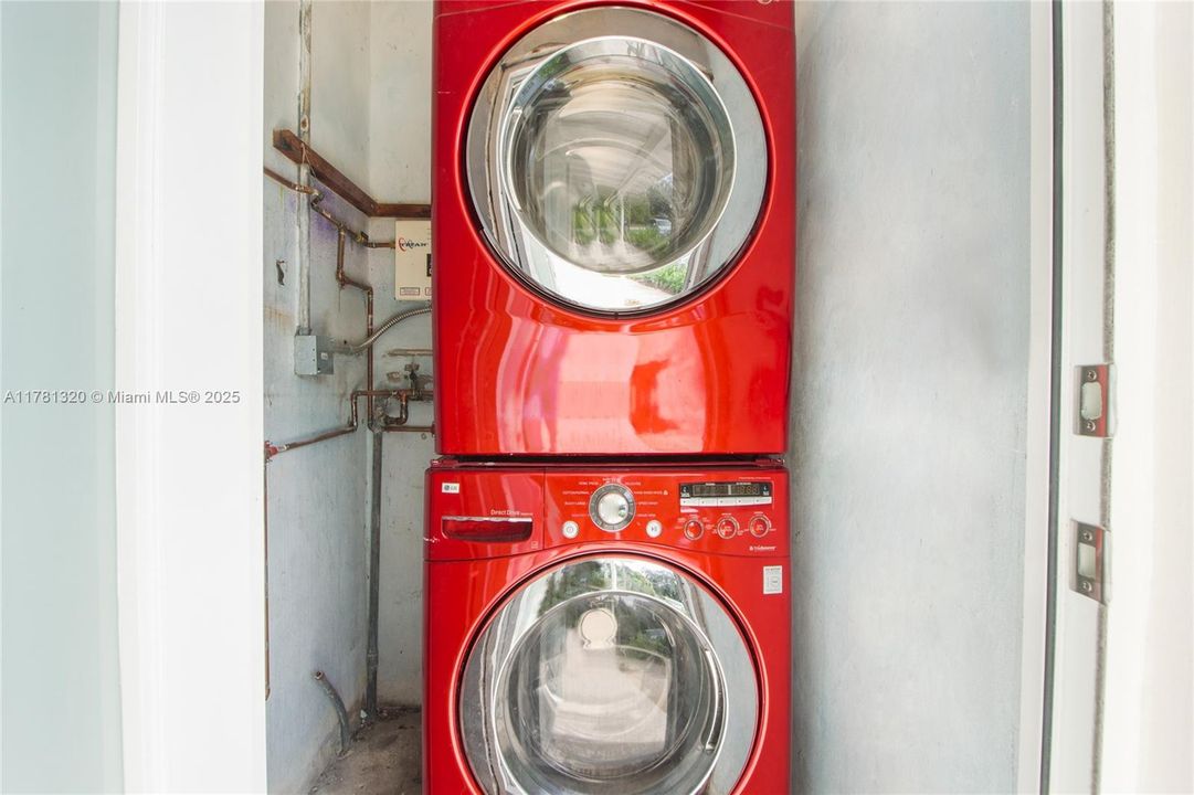 Recently Sold: $1,099,000 (0 beds, 0 baths, 1560 Square Feet)