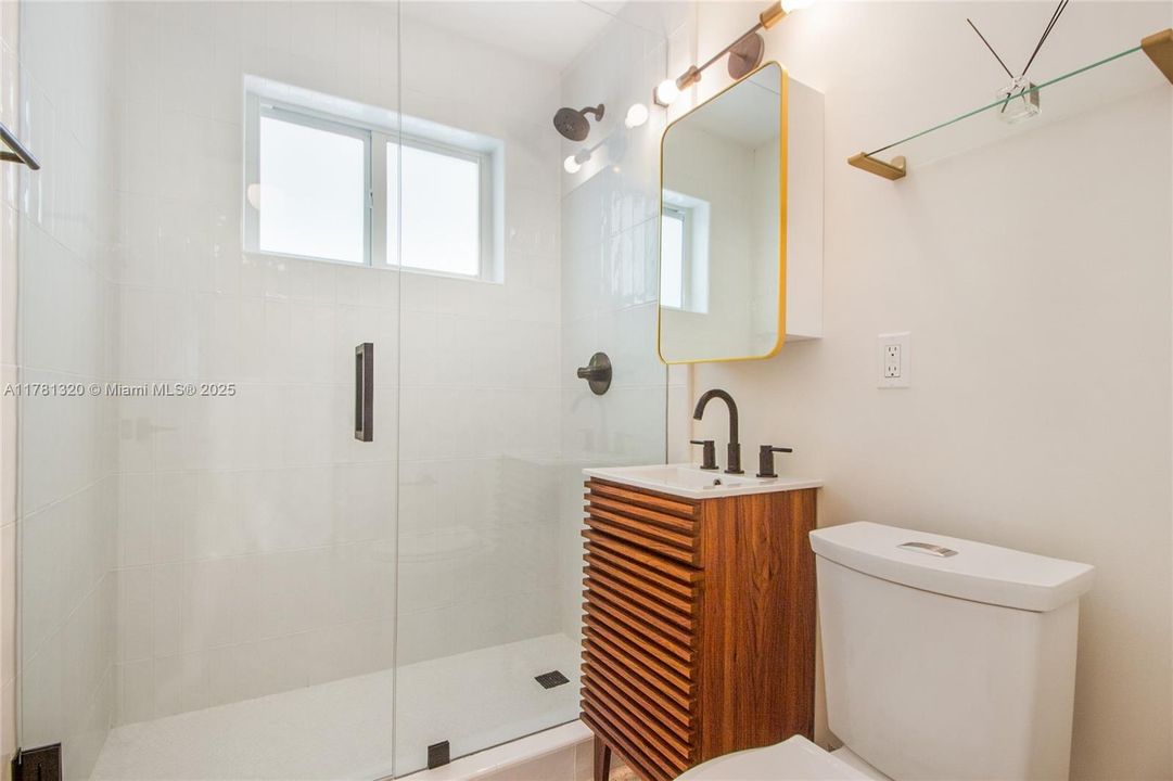 Recently Sold: $1,099,000 (0 beds, 0 baths, 1560 Square Feet)