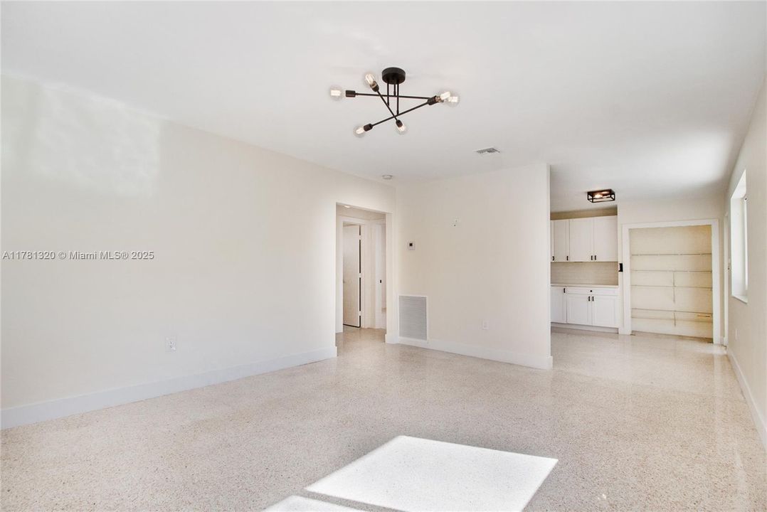 Recently Sold: $1,099,000 (0 beds, 0 baths, 1560 Square Feet)