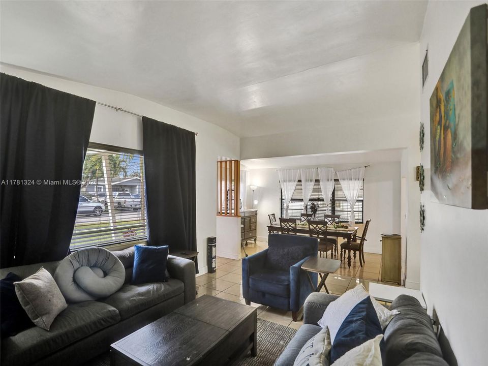 Recently Sold: $499,900 (3 beds, 2 baths, 1733 Square Feet)