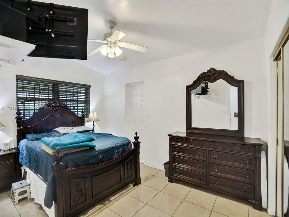 Recently Sold: $499,900 (3 beds, 2 baths, 1733 Square Feet)