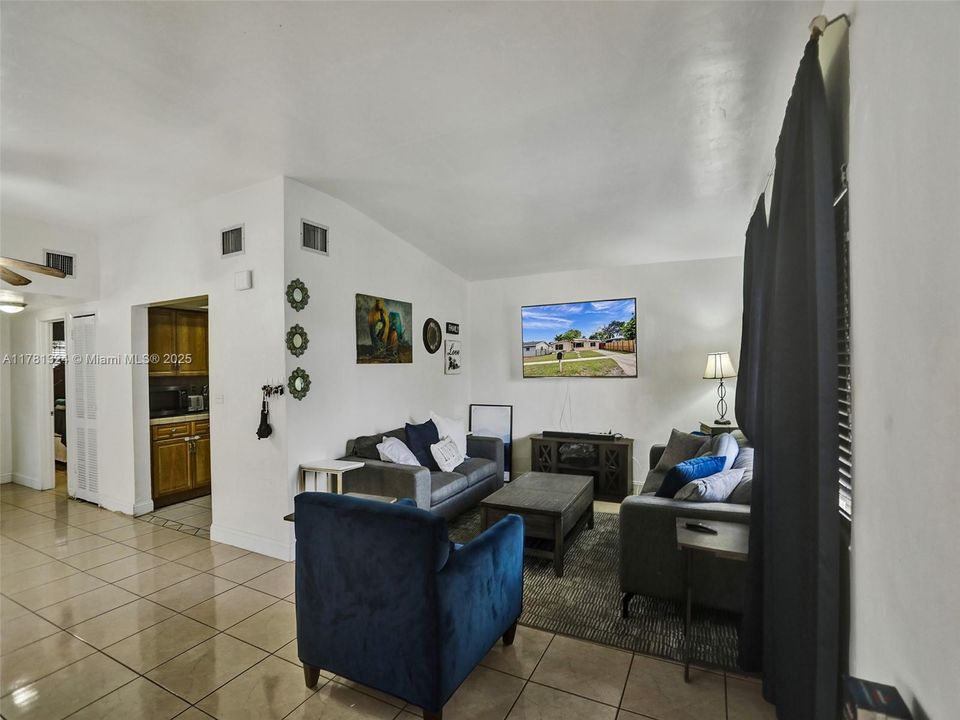 Recently Sold: $499,900 (3 beds, 2 baths, 1733 Square Feet)