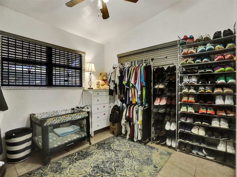 Recently Sold: $499,900 (3 beds, 2 baths, 1733 Square Feet)