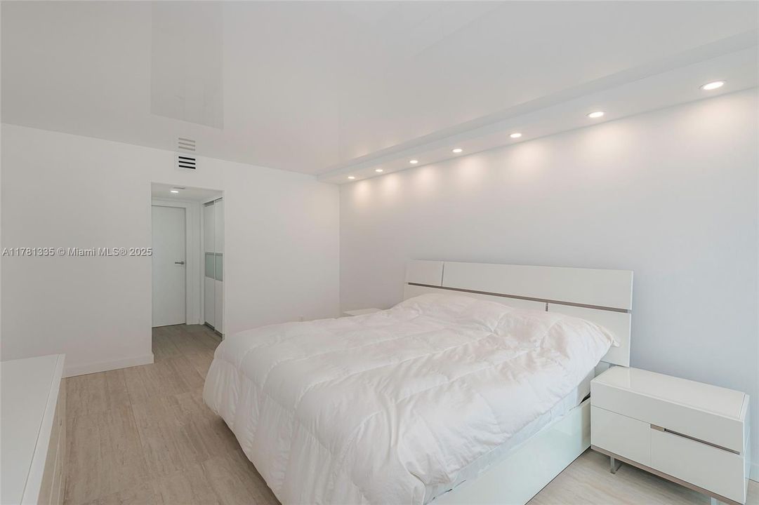 For Sale: $769,990 (2 beds, 2 baths, 1357 Square Feet)