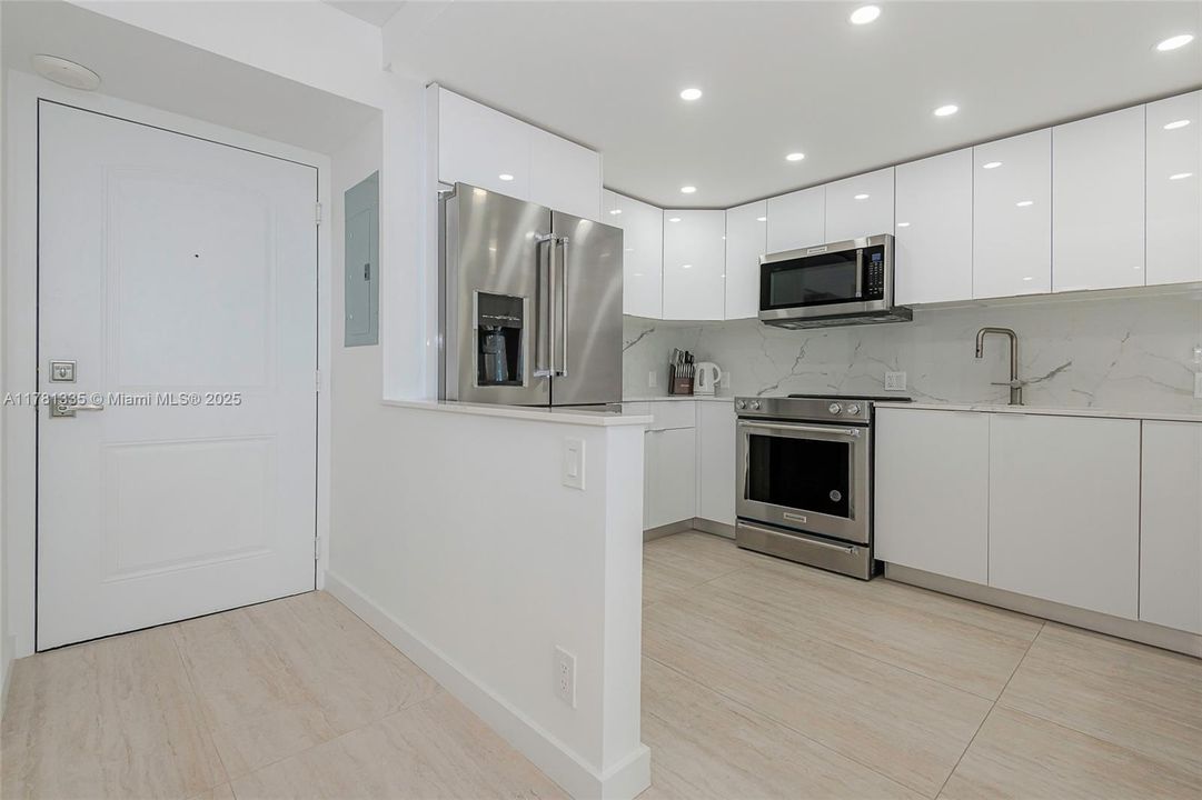 For Sale: $769,990 (2 beds, 2 baths, 1357 Square Feet)