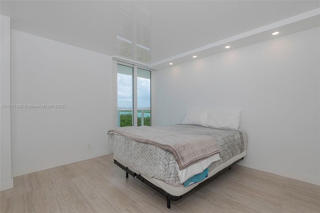 For Sale: $769,990 (2 beds, 2 baths, 1357 Square Feet)