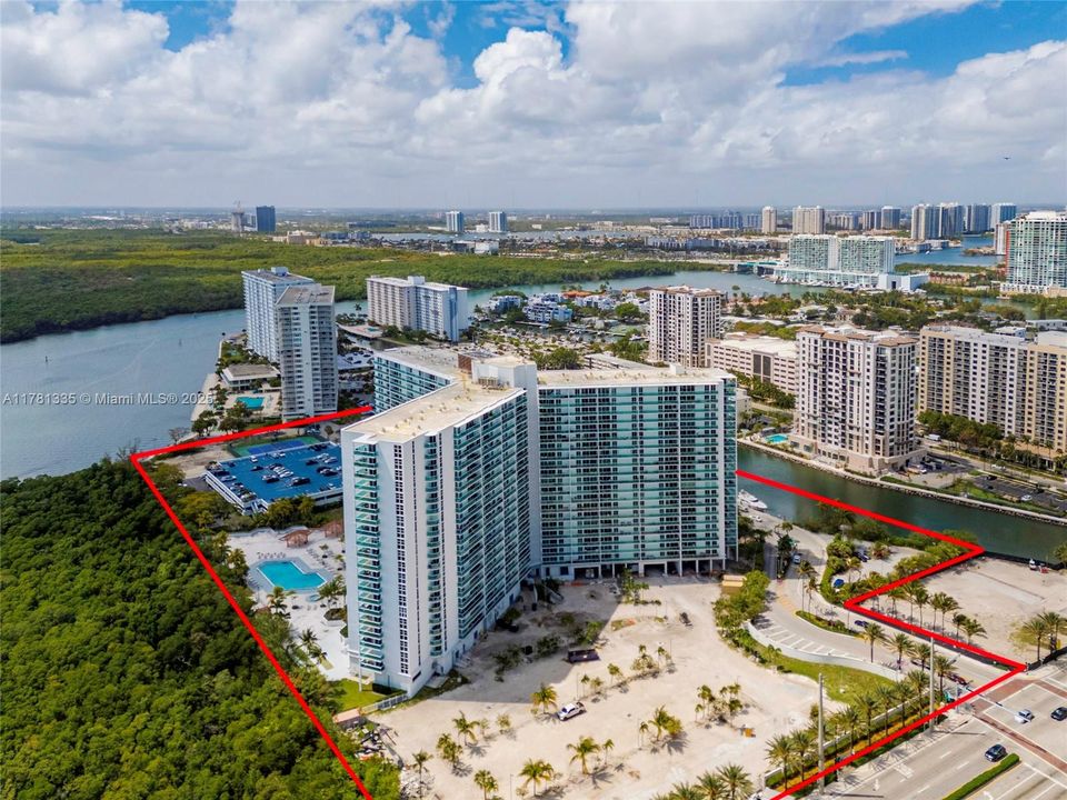 For Sale: $769,990 (2 beds, 2 baths, 1357 Square Feet)