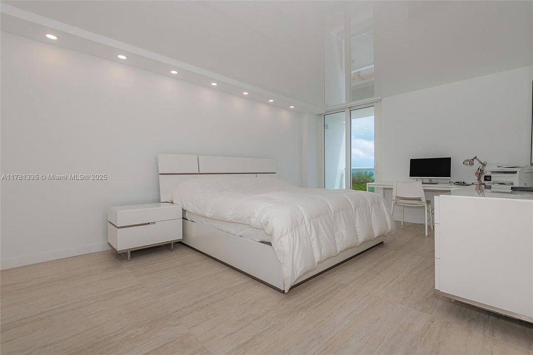 For Sale: $769,990 (2 beds, 2 baths, 1357 Square Feet)