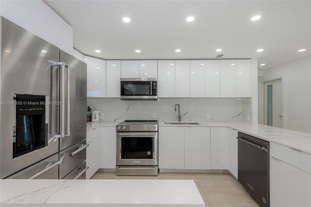 For Sale: $769,990 (2 beds, 2 baths, 1357 Square Feet)