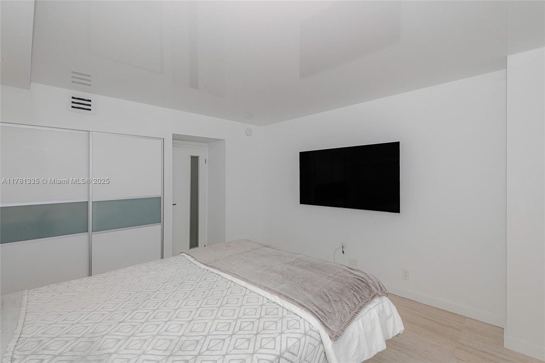 For Sale: $769,990 (2 beds, 2 baths, 1357 Square Feet)