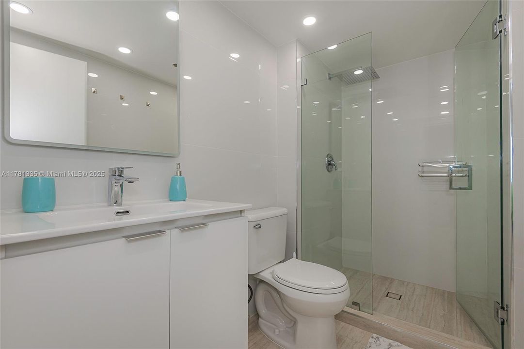 For Sale: $769,990 (2 beds, 2 baths, 1357 Square Feet)