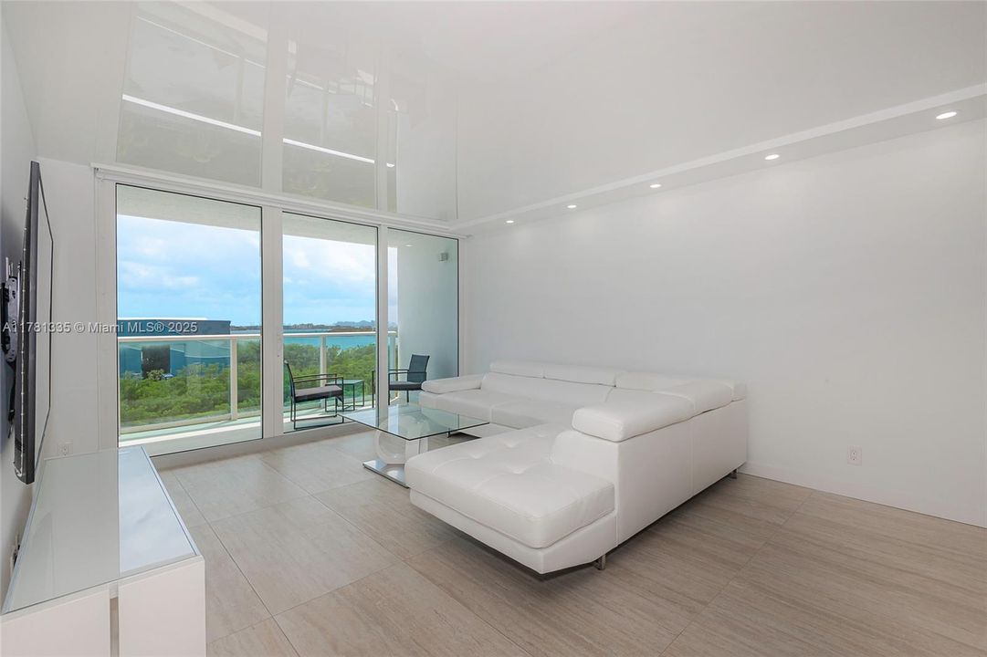 For Sale: $769,990 (2 beds, 2 baths, 1357 Square Feet)