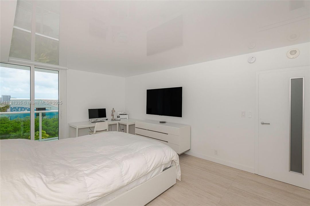 For Sale: $769,990 (2 beds, 2 baths, 1357 Square Feet)