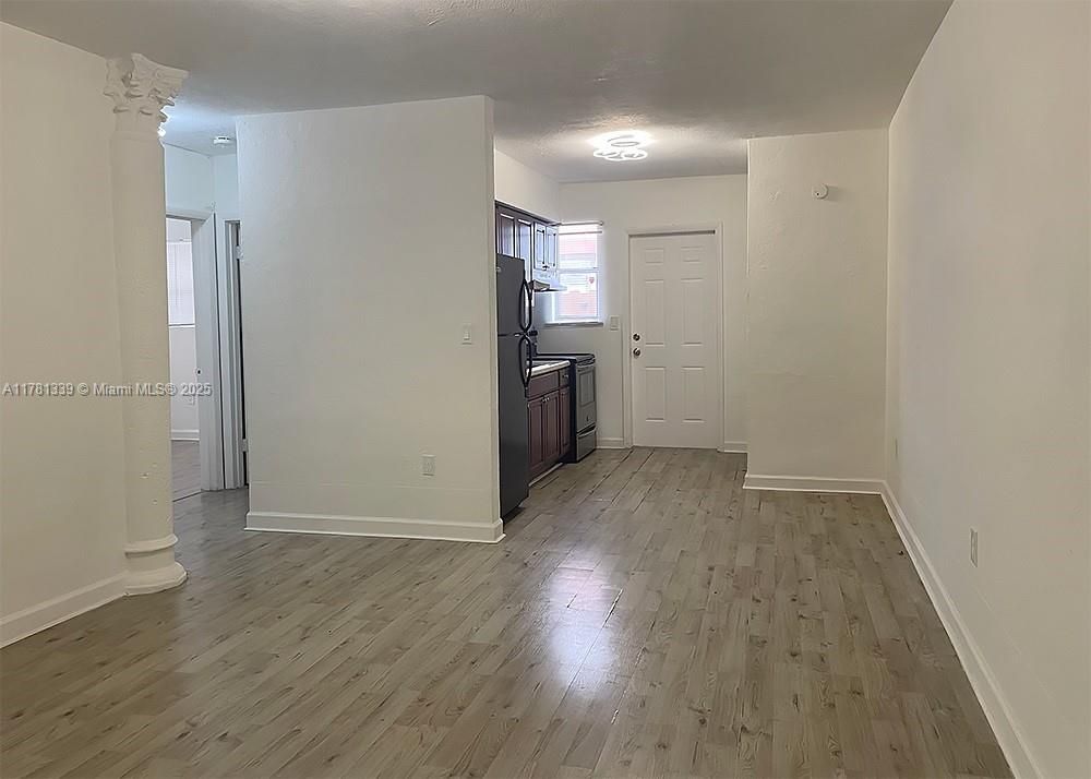 Recently Rented: $2,350 (2 beds, 1 baths, 1512 Square Feet)