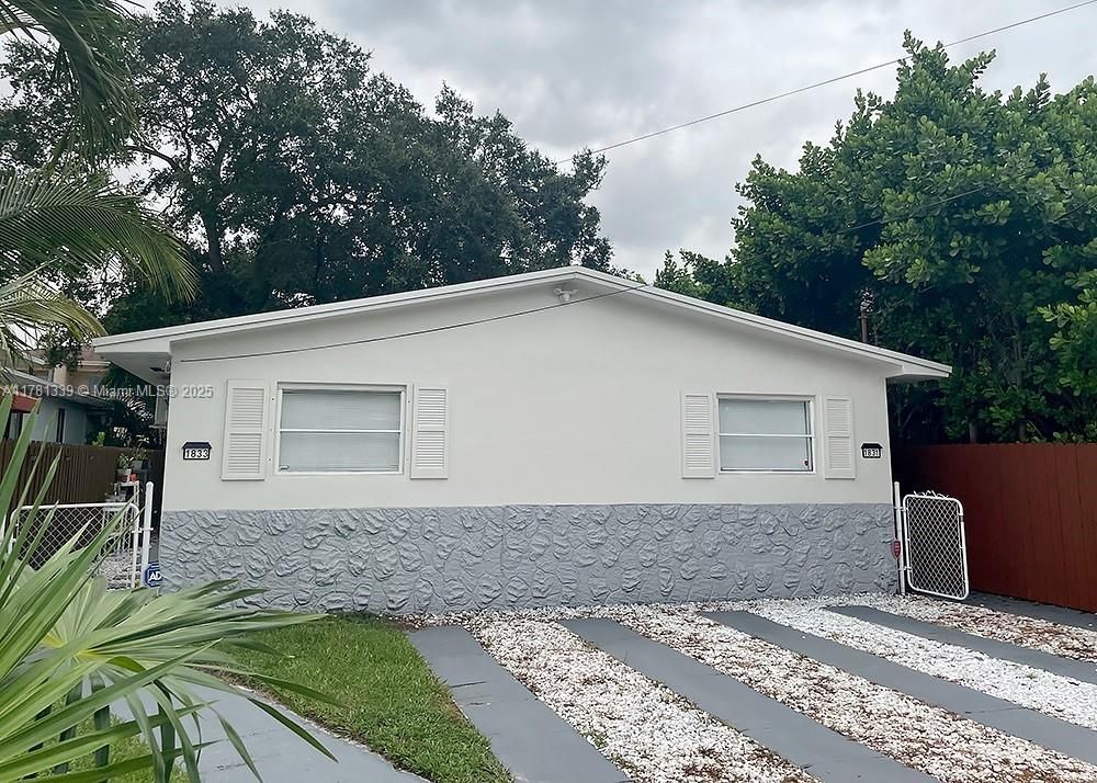 Recently Rented: $2,350 (2 beds, 1 baths, 1512 Square Feet)