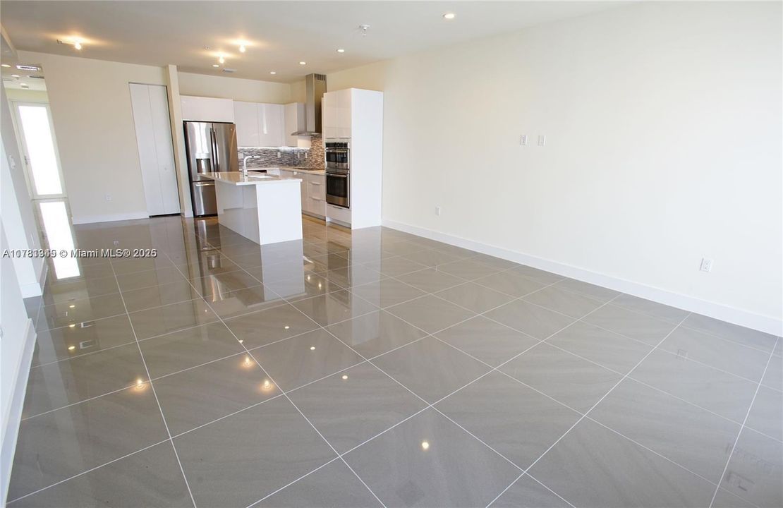 Recientemente alquilado: $3,300 (3 camas, 2 baños, 1351 Pies cuadrados)