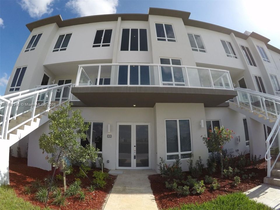 Recientemente alquilado: $3,300 (3 camas, 2 baños, 1351 Pies cuadrados)