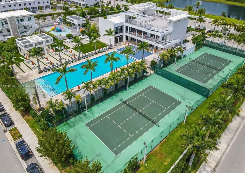 Recientemente alquilado: $3,300 (3 camas, 2 baños, 1351 Pies cuadrados)