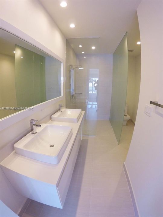 Recientemente alquilado: $3,300 (3 camas, 2 baños, 1351 Pies cuadrados)