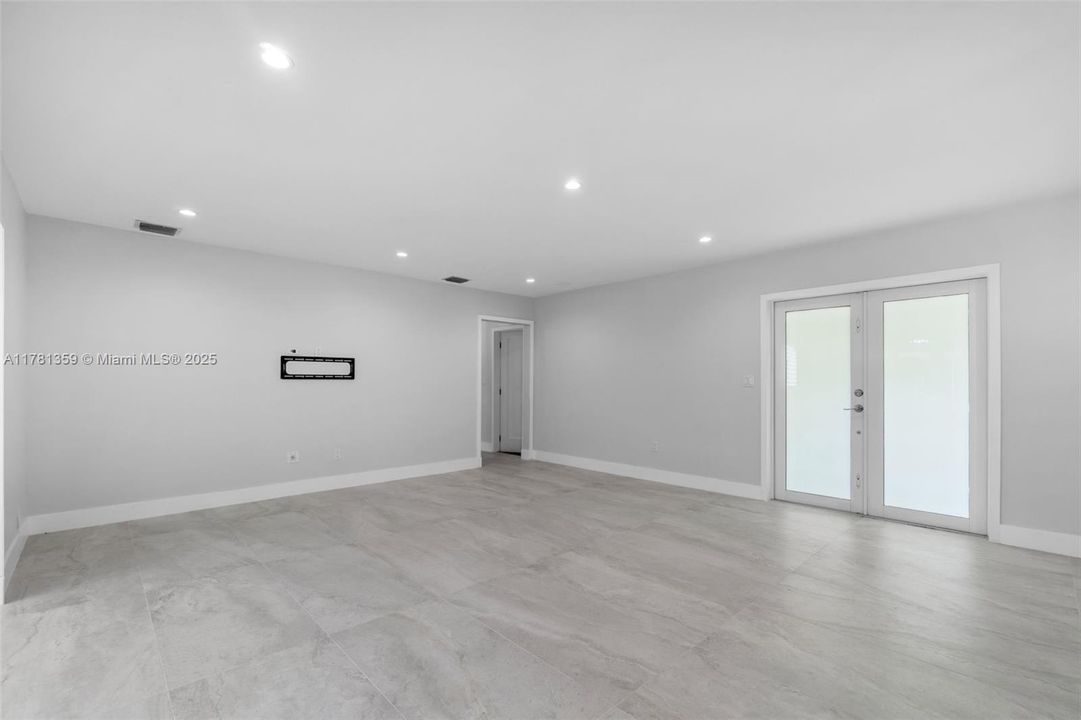 最近租的: $5,500 (4 贝兹, 3 浴室, 2167 平方英尺)