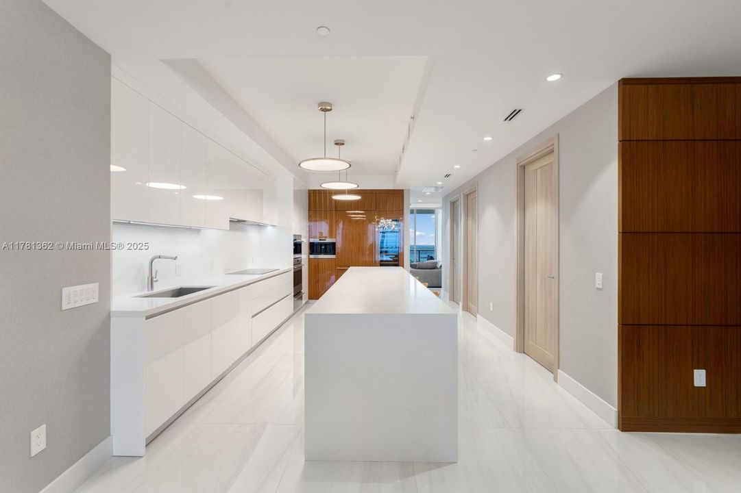 En Venta: $10,995,000 (3 camas, 3 baños, 3688 Pies cuadrados)