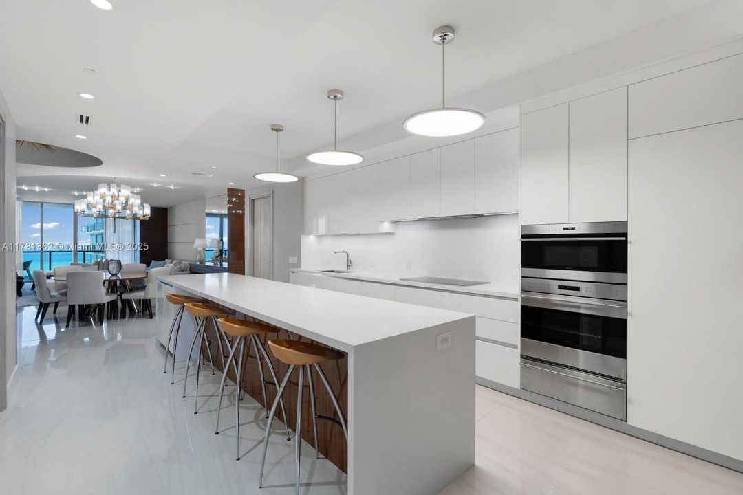 En Venta: $10,995,000 (3 camas, 3 baños, 3688 Pies cuadrados)