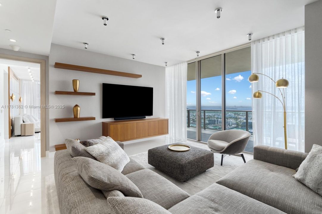 En Venta: $10,995,000 (3 camas, 3 baños, 3688 Pies cuadrados)