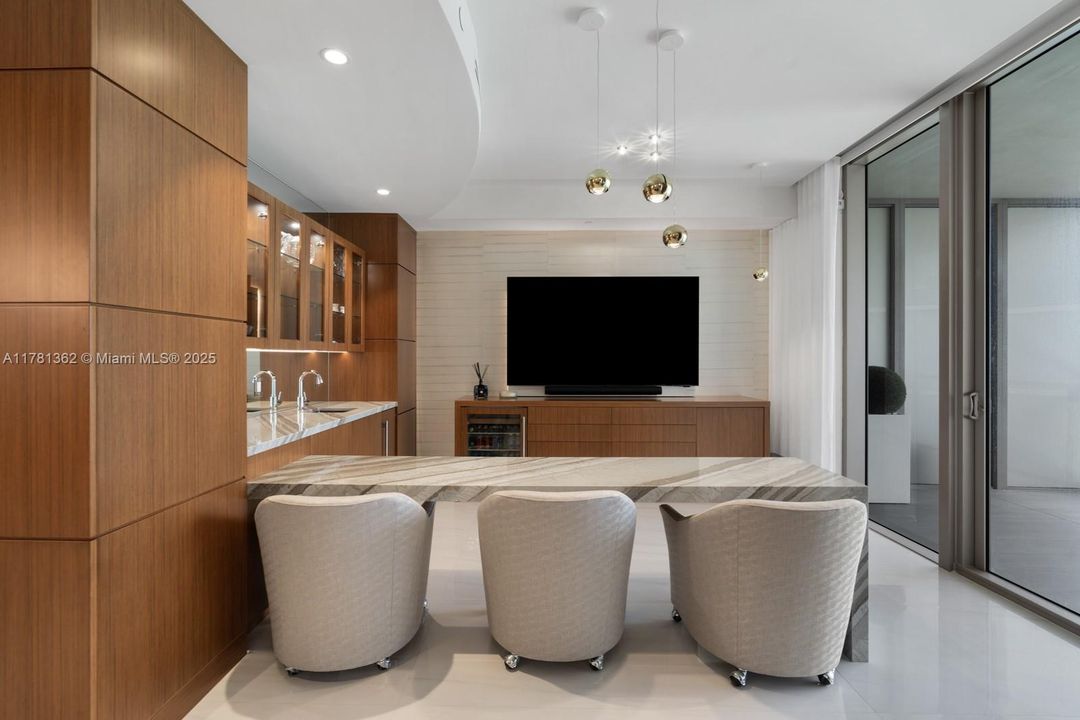 En Venta: $10,995,000 (3 camas, 3 baños, 3688 Pies cuadrados)