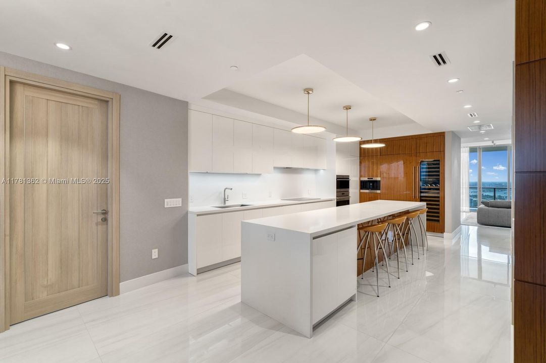 En Venta: $10,995,000 (3 camas, 3 baños, 3688 Pies cuadrados)