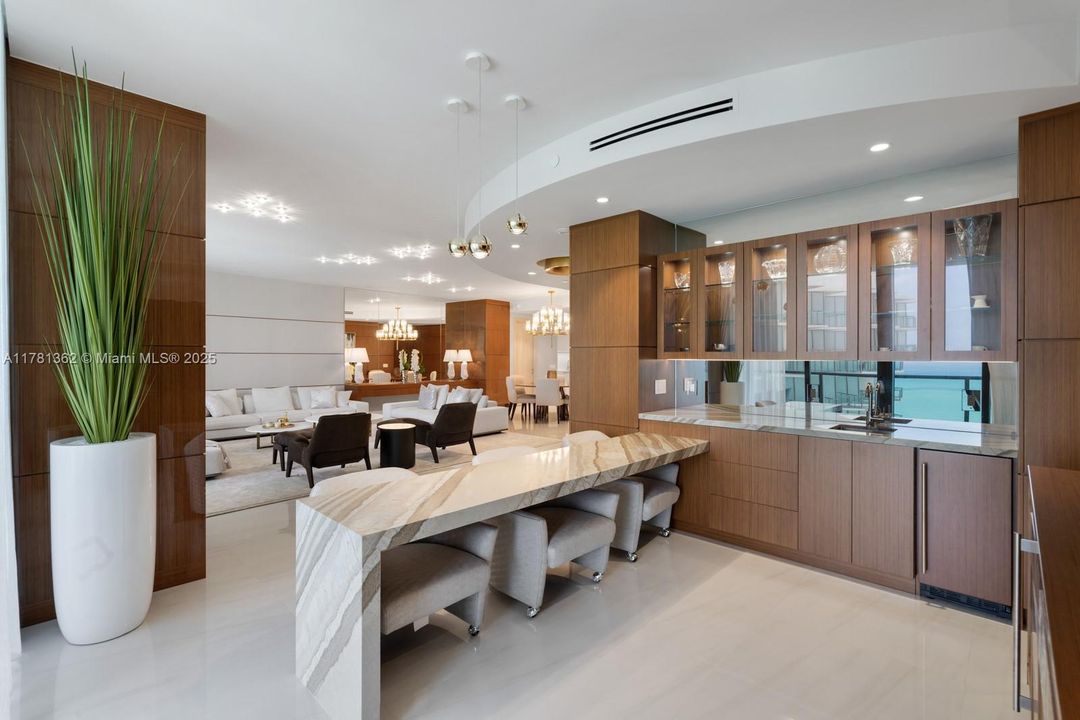 En Venta: $10,995,000 (3 camas, 3 baños, 3688 Pies cuadrados)