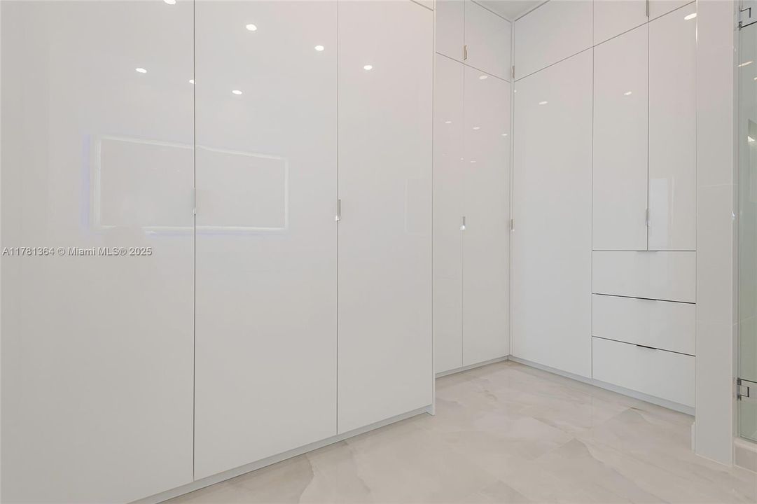 For Sale: $899,990 (2 beds, 2 baths, 1357 Square Feet)