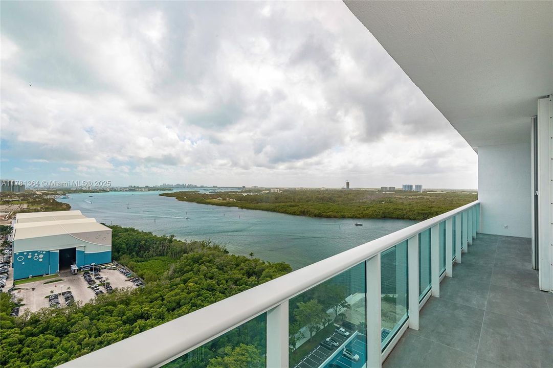 For Sale: $899,990 (2 beds, 2 baths, 1357 Square Feet)