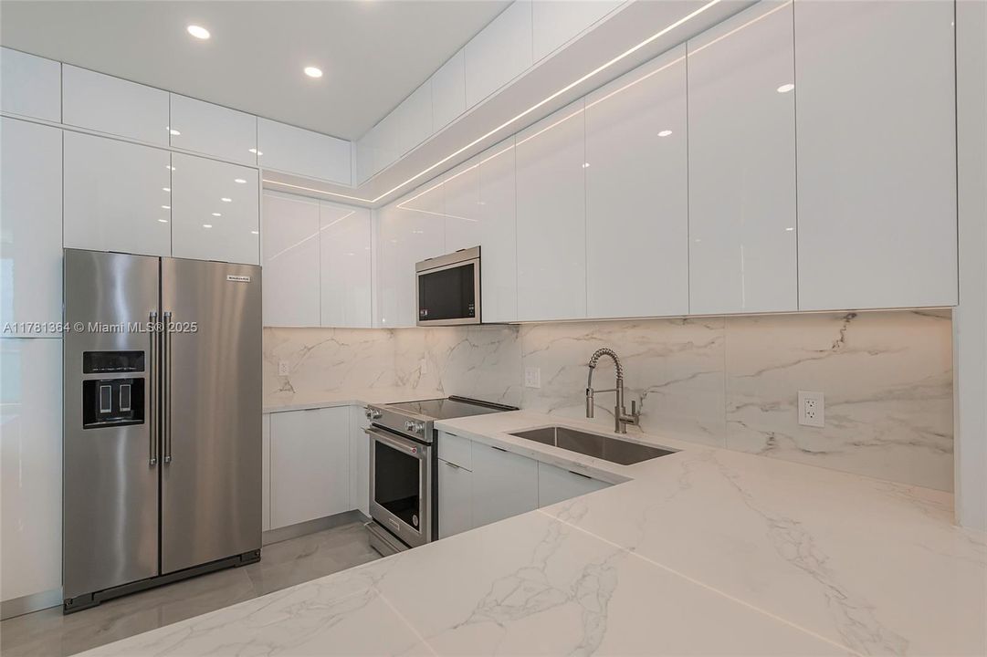 For Sale: $899,990 (2 beds, 2 baths, 1357 Square Feet)