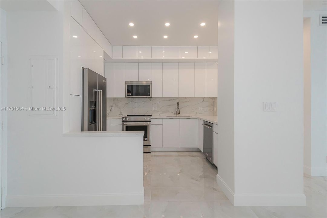 For Sale: $899,990 (2 beds, 2 baths, 1357 Square Feet)