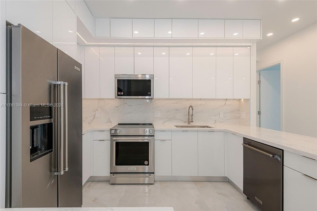 For Sale: $899,990 (2 beds, 2 baths, 1357 Square Feet)