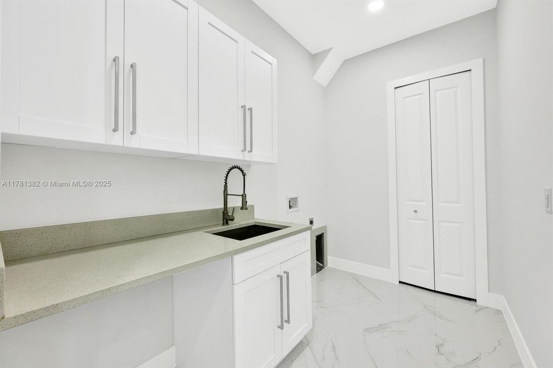 Recently Rented: $3,000 (3 beds, 3 baths, 2138 Square Feet)