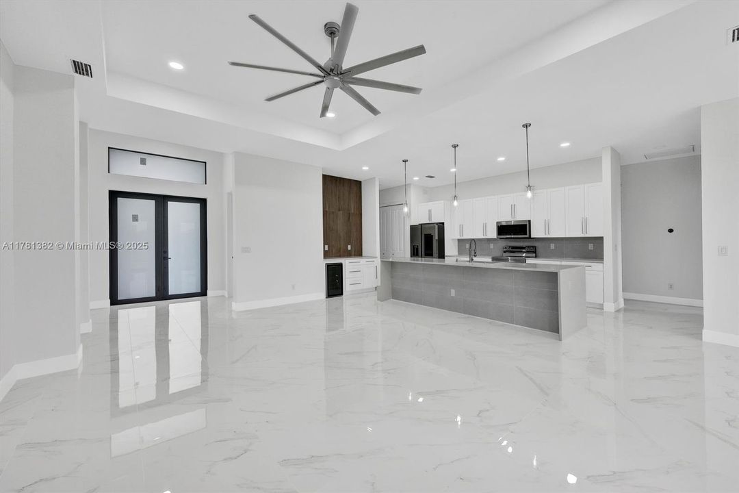 Recently Rented: $3,000 (3 beds, 3 baths, 2138 Square Feet)