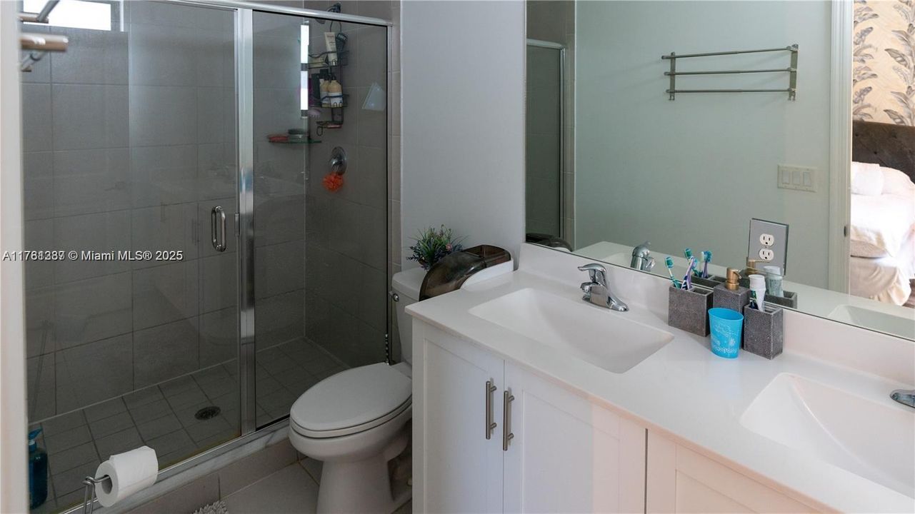 Recently Sold: $550,000 (4 beds, 3 baths, 1936 Square Feet)