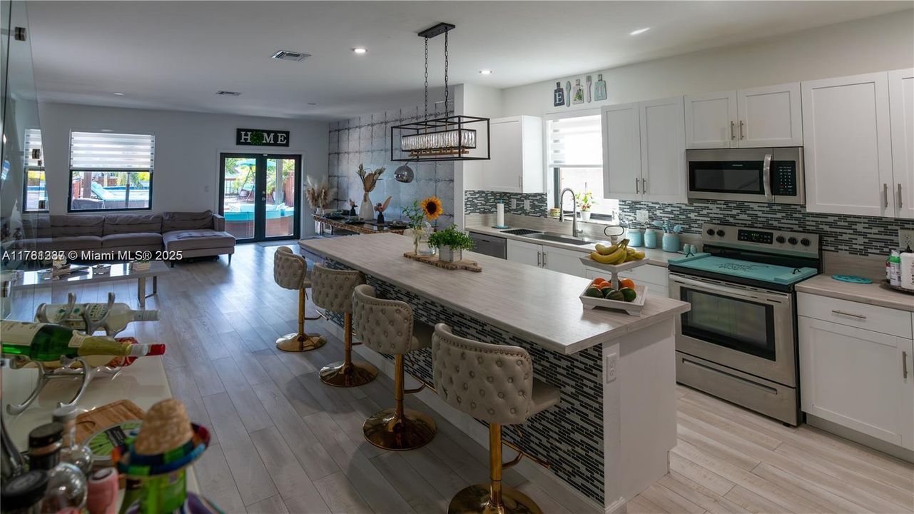 Recently Sold: $550,000 (4 beds, 3 baths, 1936 Square Feet)