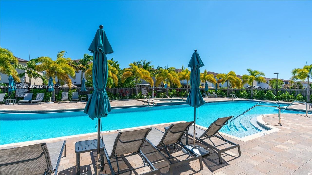 Recently Sold: $550,000 (4 beds, 3 baths, 1936 Square Feet)