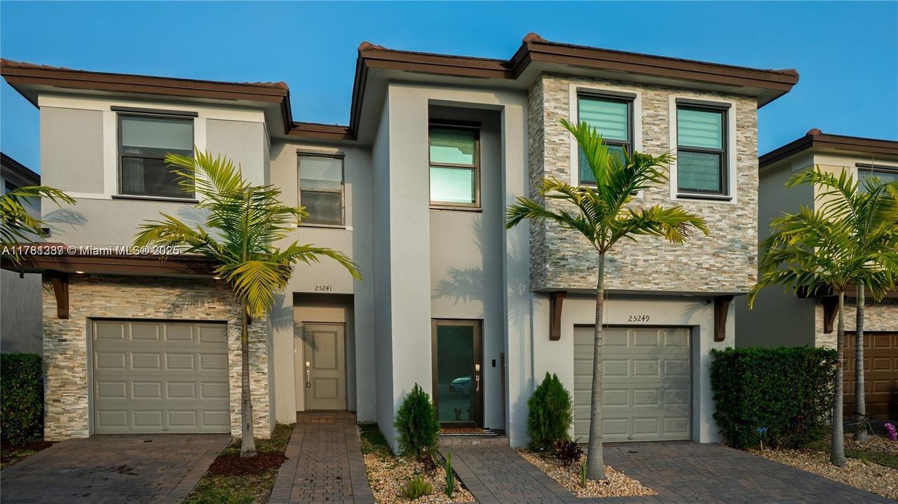 Recently Sold: $550,000 (4 beds, 3 baths, 1936 Square Feet)