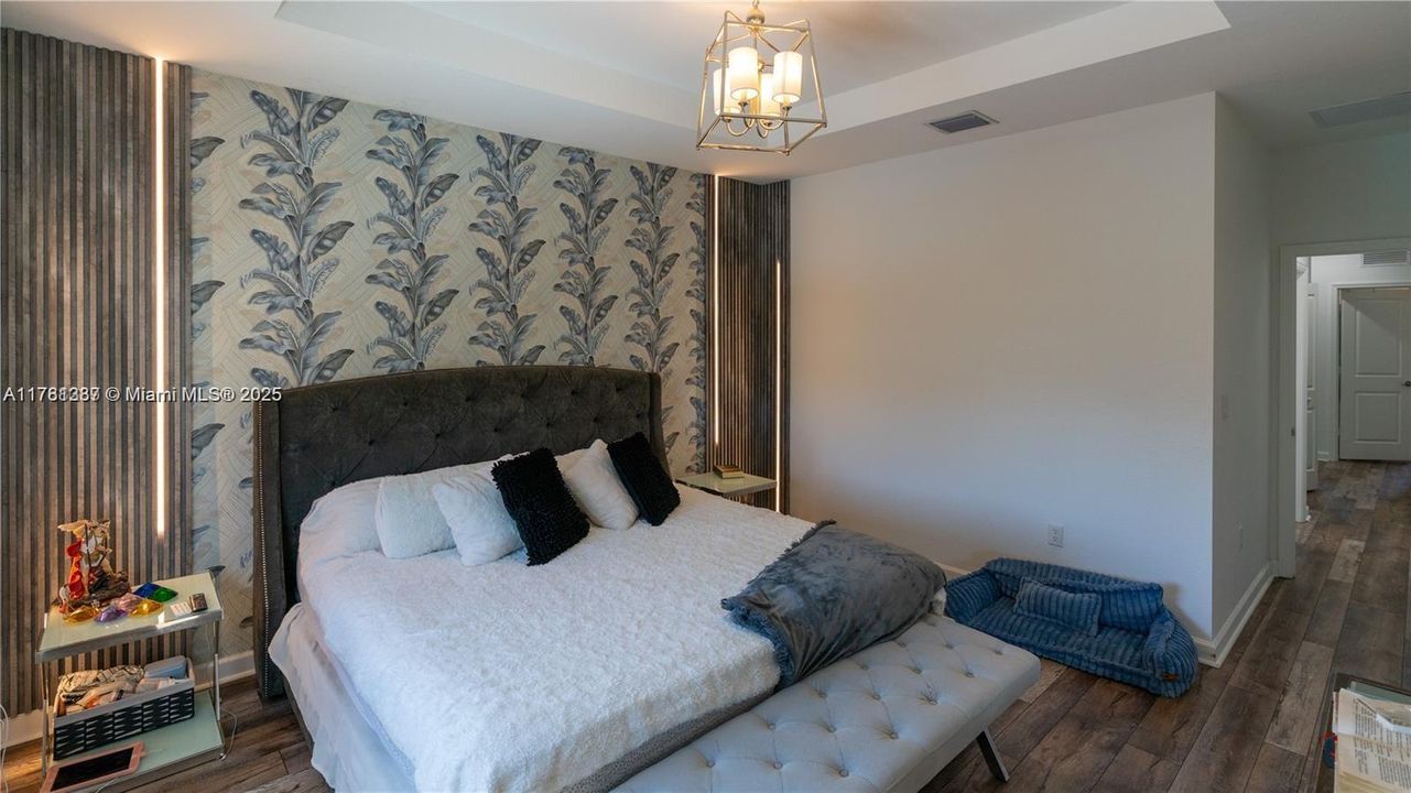 Recently Sold: $550,000 (4 beds, 3 baths, 1936 Square Feet)