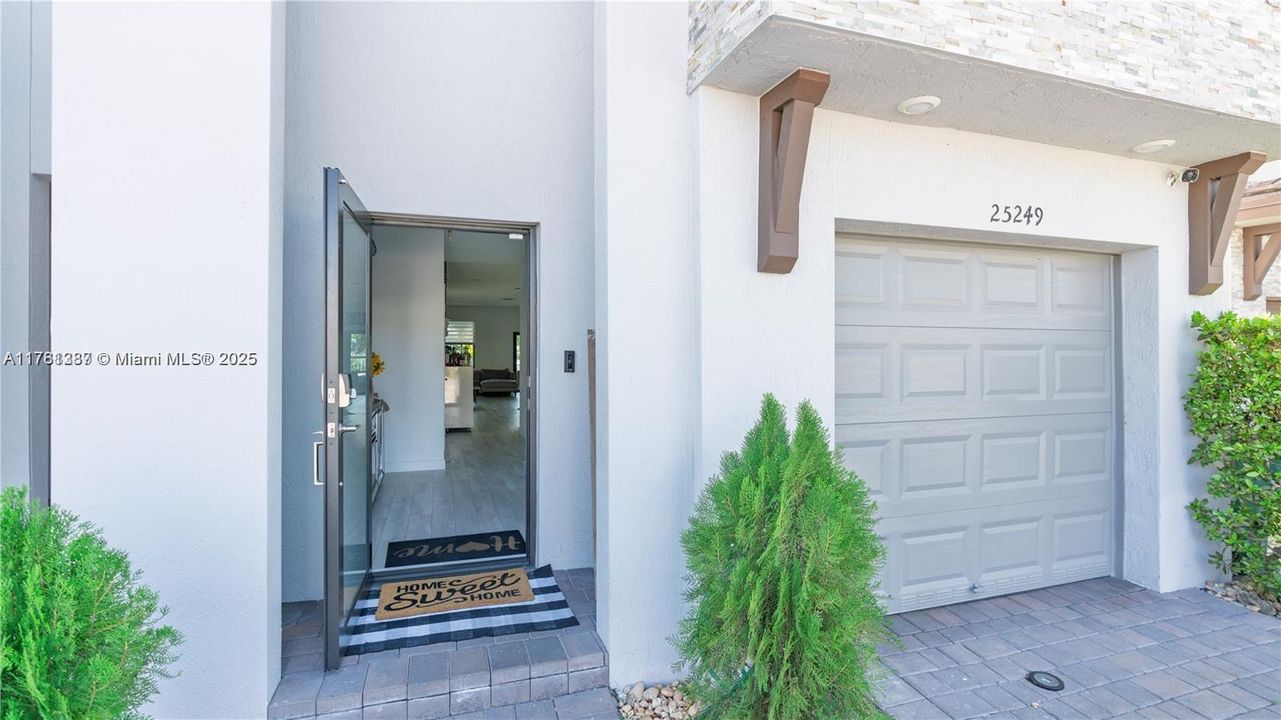 Recently Sold: $550,000 (4 beds, 3 baths, 1936 Square Feet)