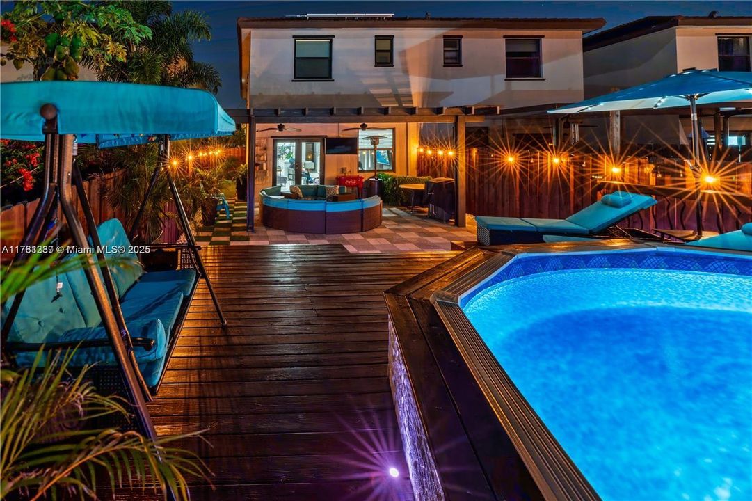 Recently Sold: $550,000 (4 beds, 3 baths, 1936 Square Feet)