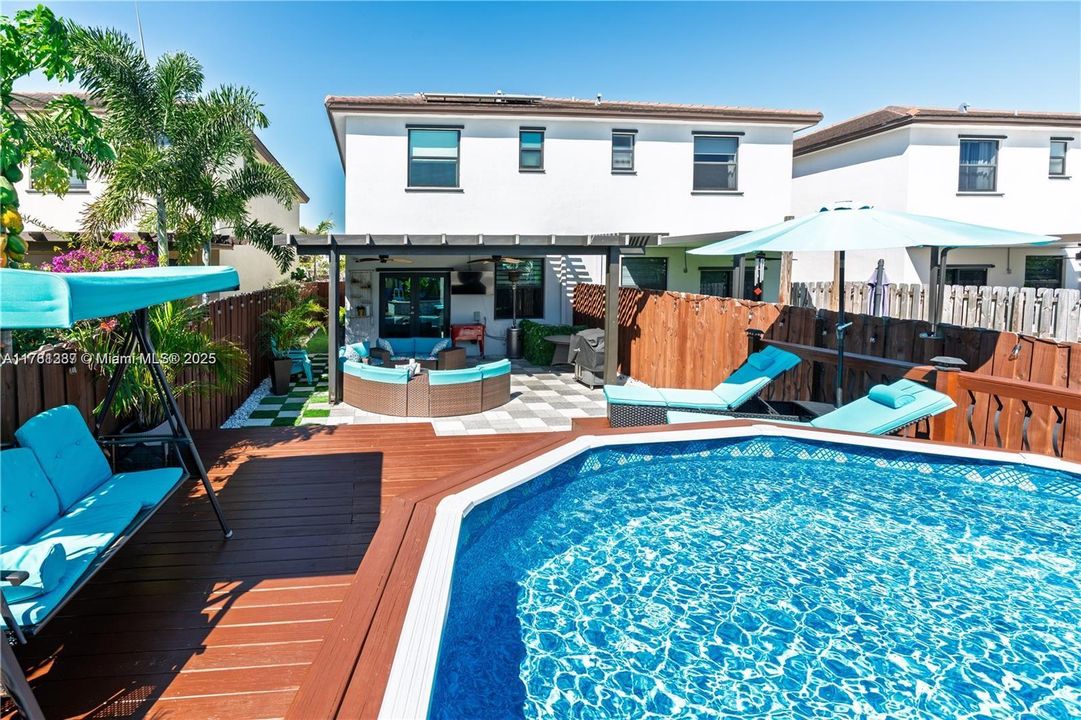 Recently Sold: $550,000 (4 beds, 3 baths, 1936 Square Feet)