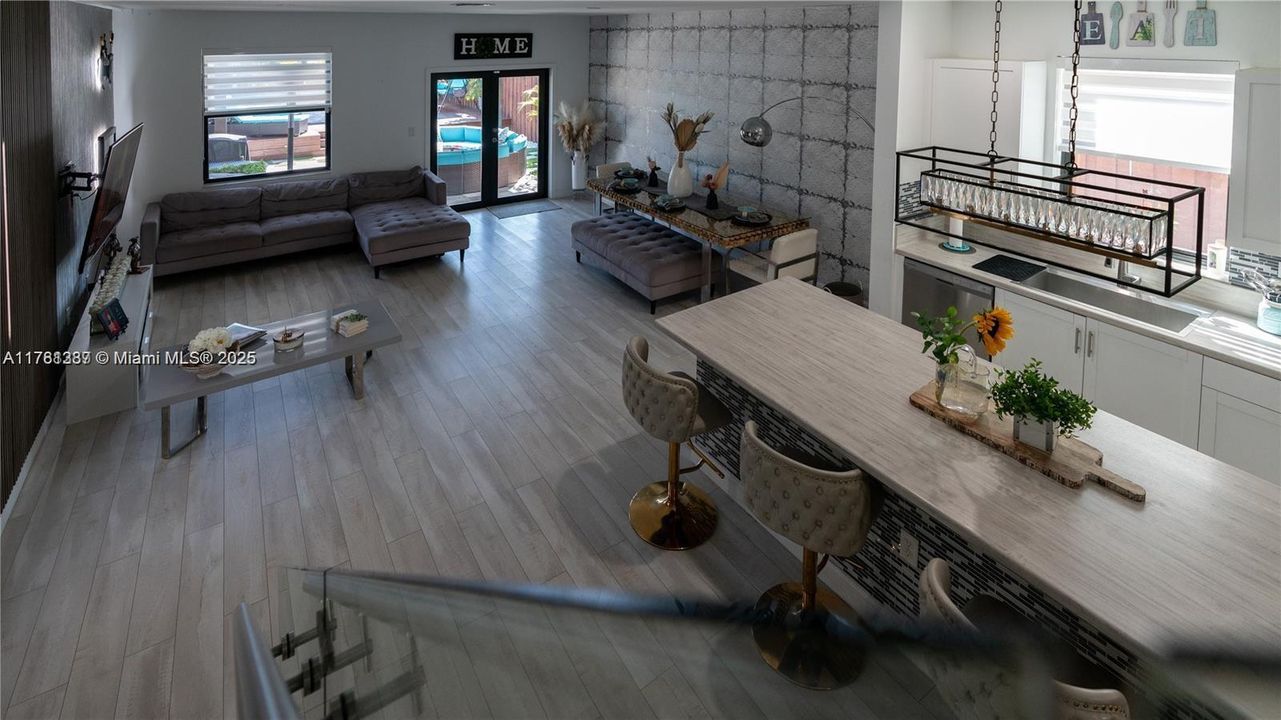 Recently Sold: $550,000 (4 beds, 3 baths, 1936 Square Feet)